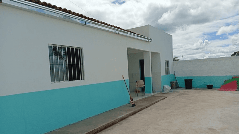 Os estudantes acabam de receber a Escola Municipal Otávio Mangabeira totalmente reformada e ampliada